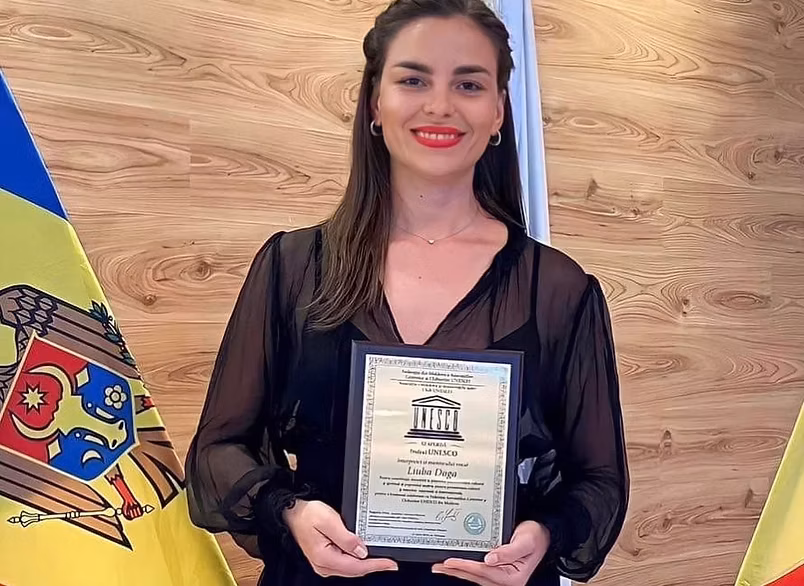 Liuba receiving her UNESCO recognition award